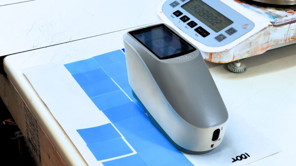 spectrophotometer is a color measurement device used to capture and evaluate color for a variety of print and industrial applications