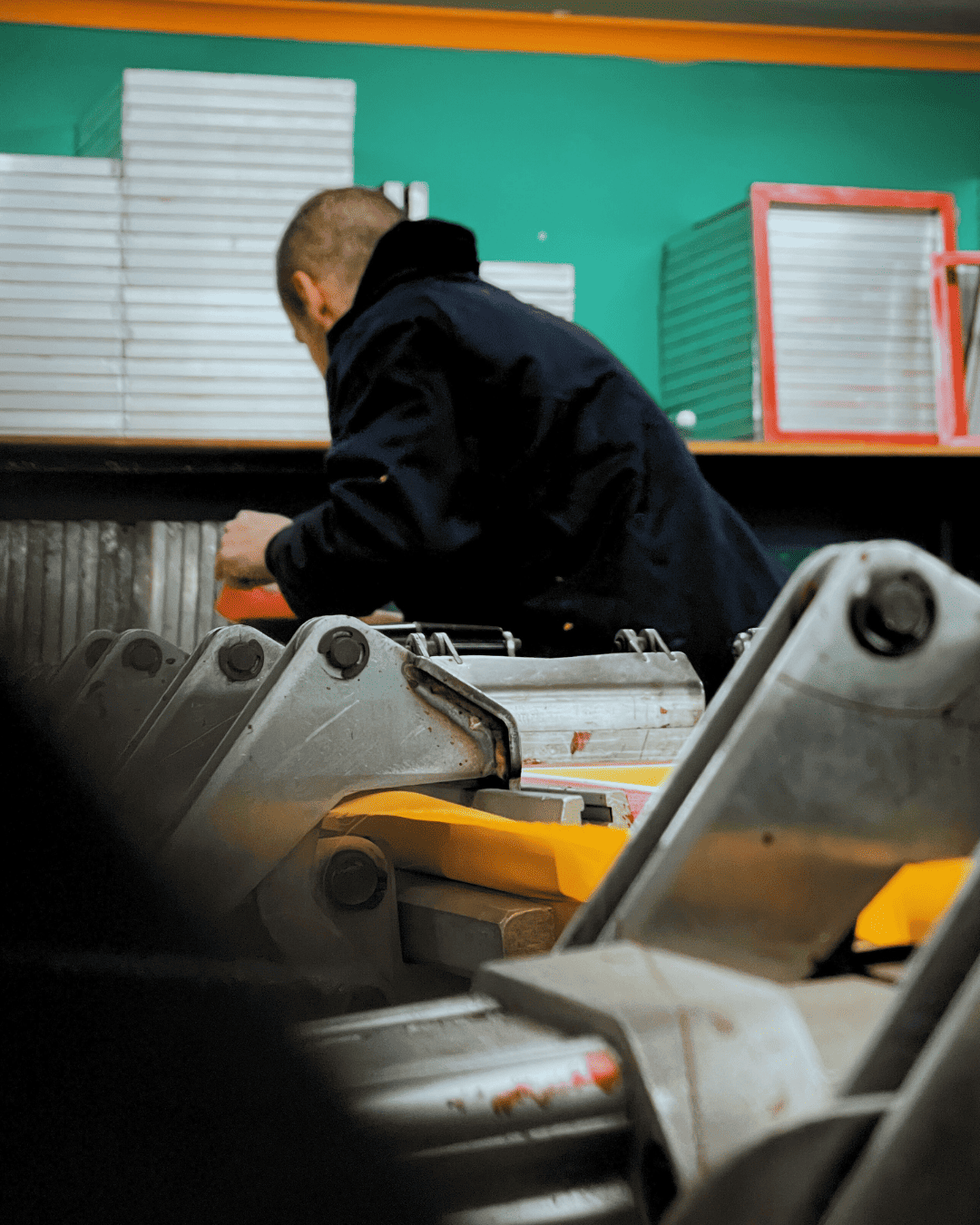Employee hands working on screen preparation in the mesh room