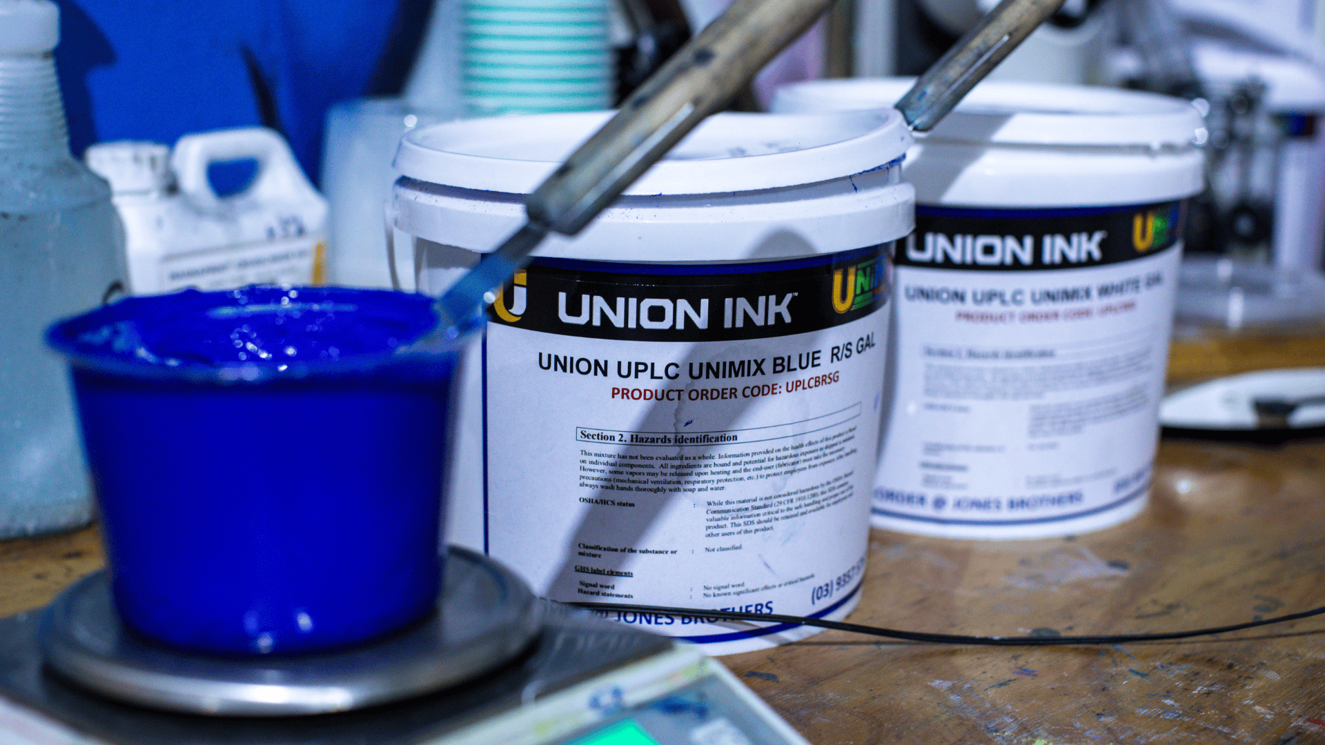 Mixing Union Ink UPLC UNIMIX colours in the BlackDog Ink studio.
